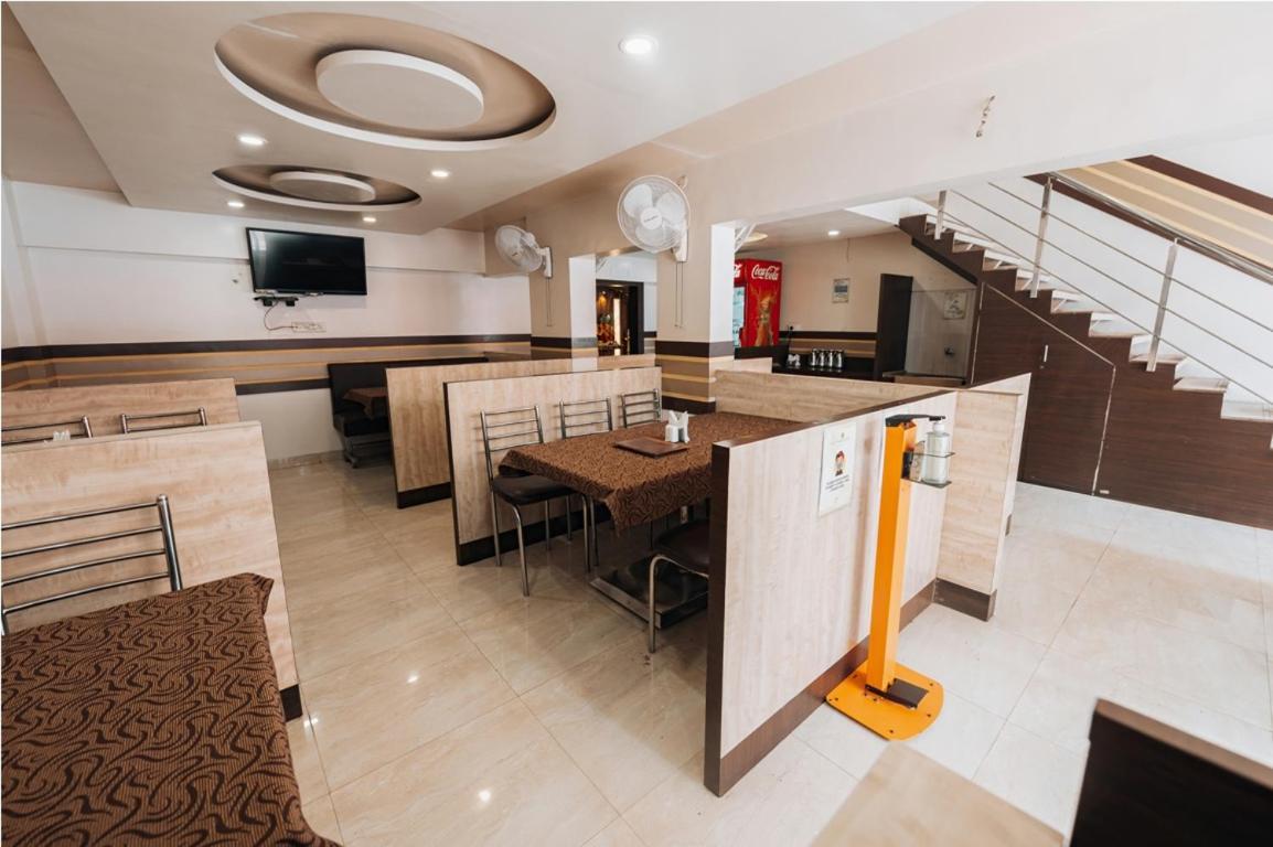 Hotel Krushna Inn Тримбак Екстериор снимка