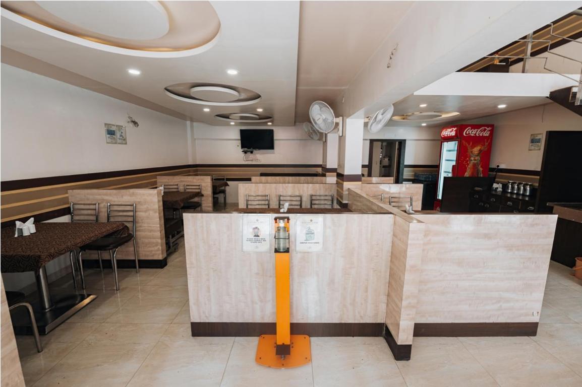 Hotel Krushna Inn Тримбак Екстериор снимка