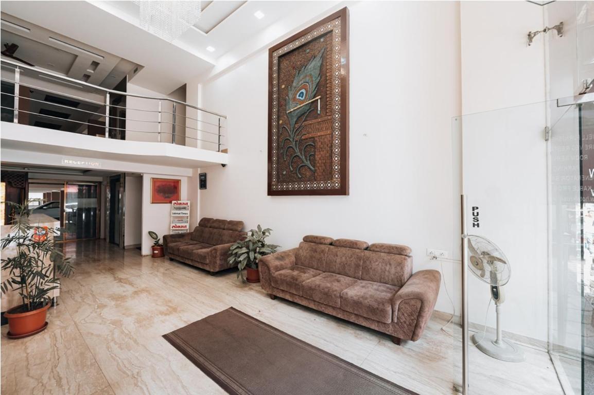 Hotel Krushna Inn Тримбак Екстериор снимка
