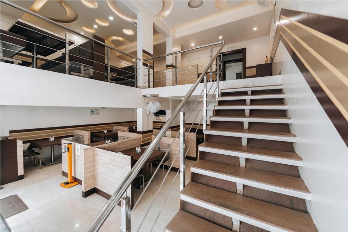 Hotel Krushna Inn Тримбак Екстериор снимка