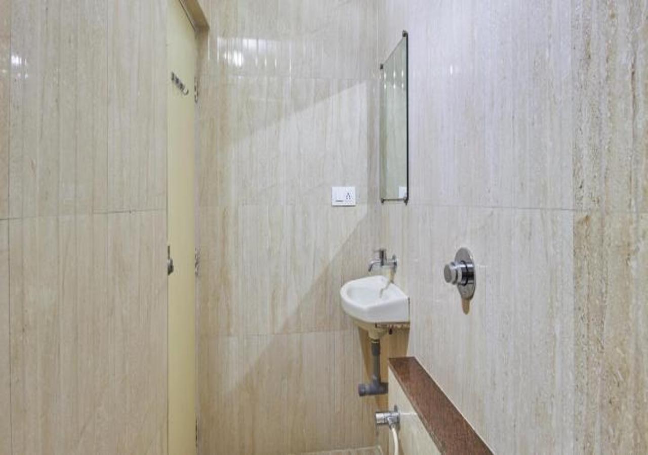 Hotel Krushna Inn Тримбак Екстериор снимка